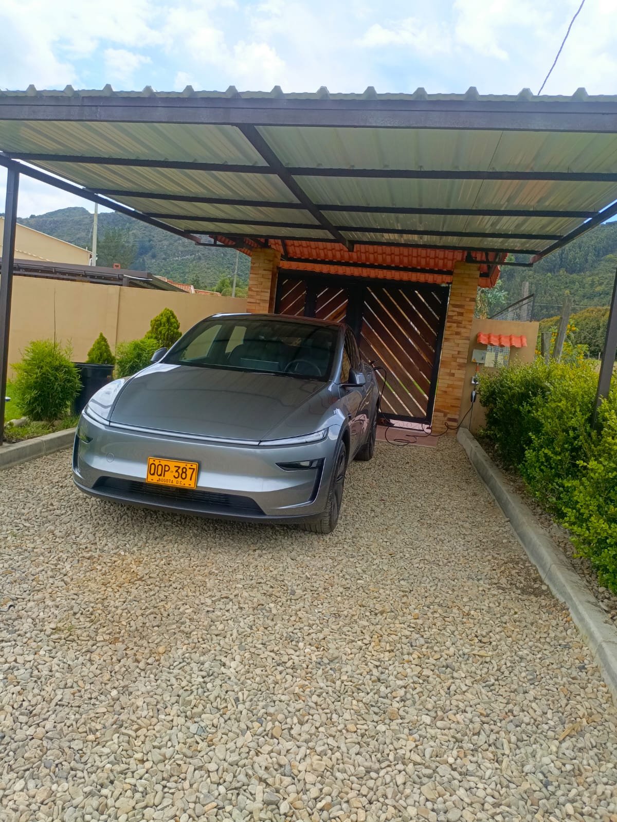 Tesla NEMA 14-50R — Carga Doméstica, Cota